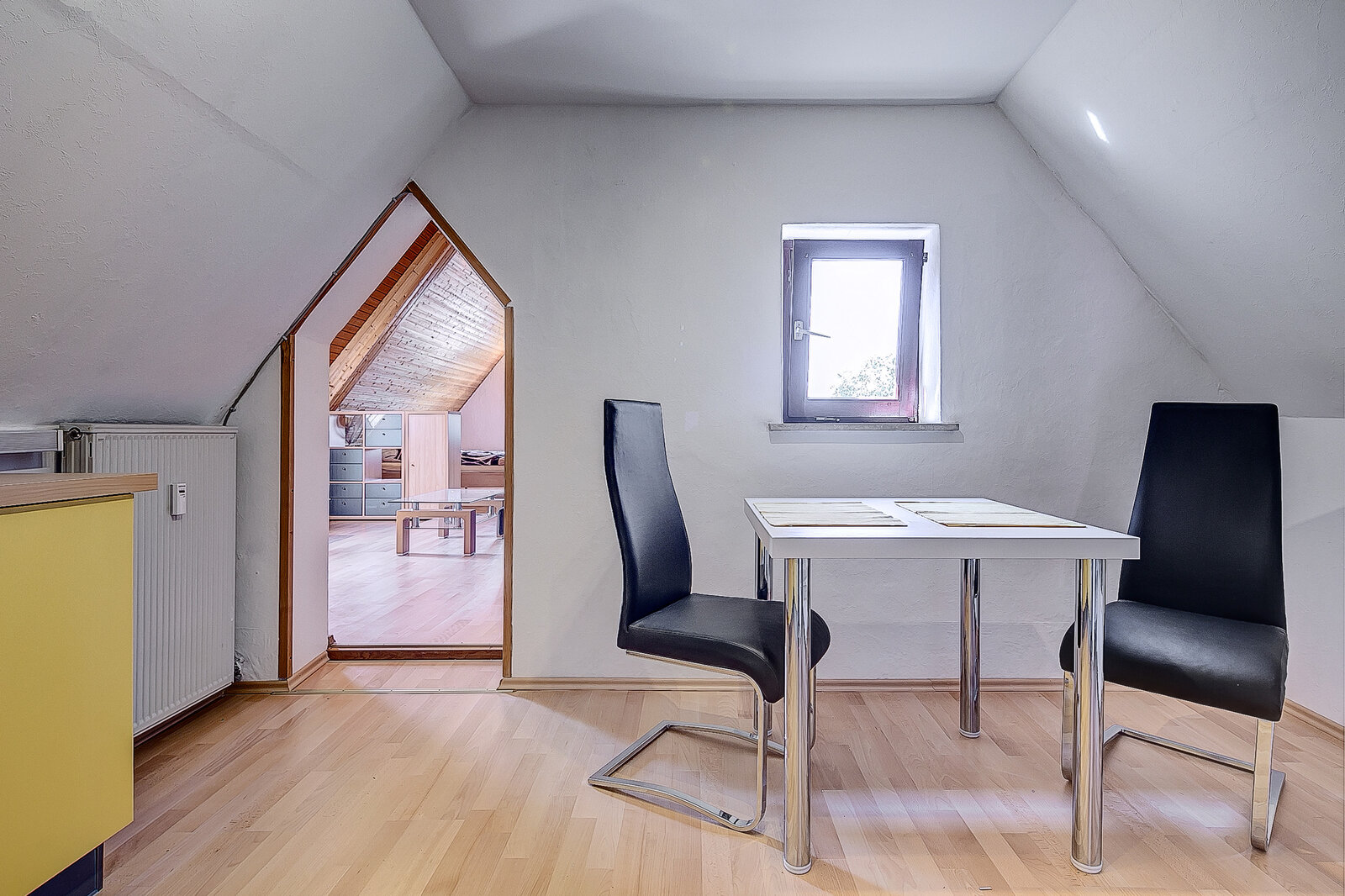 Sunny, quietly located attic apartment with internet - Photo 3