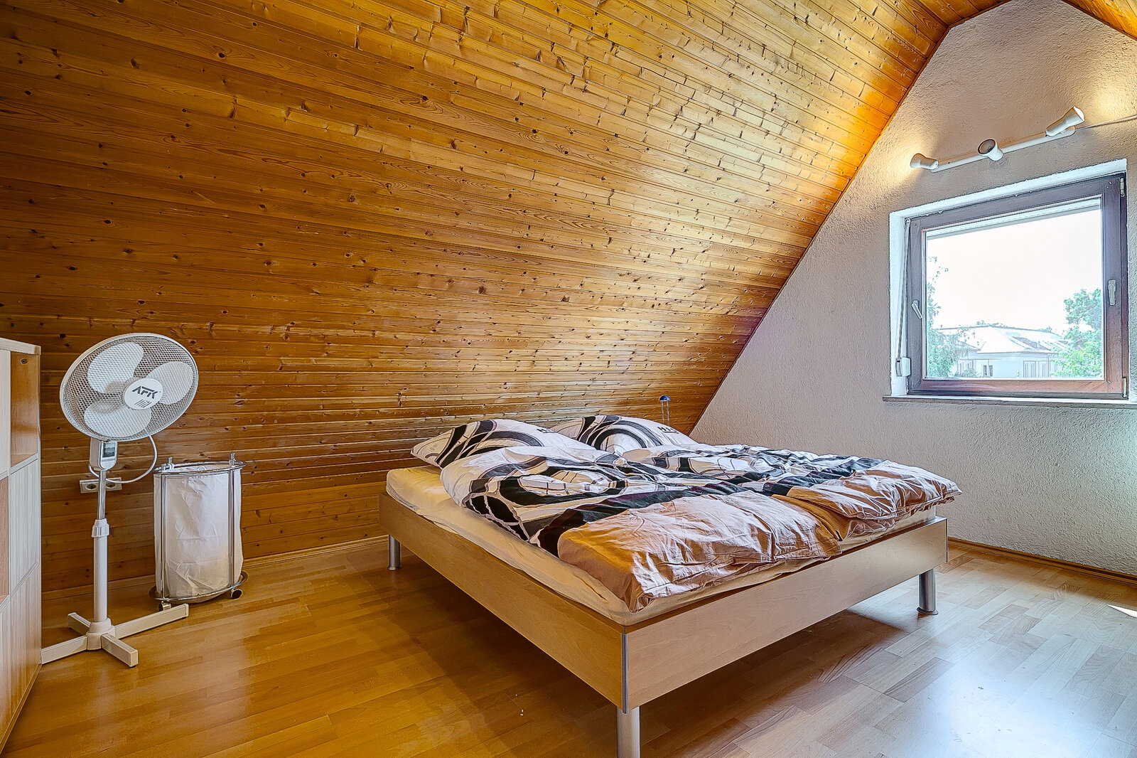 Sunny, quietly located attic apartment with internet - Photo 4