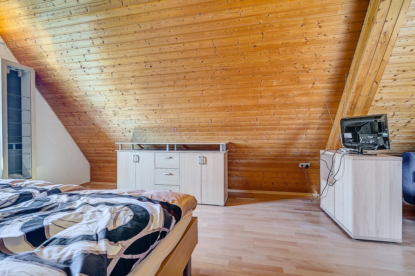 Sunny, quietly located attic apartment with internet - Photo 5