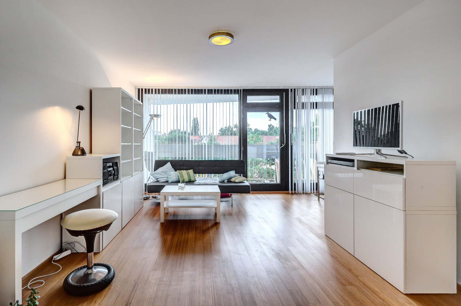 Spacious studio apartment for rent - Photo 3