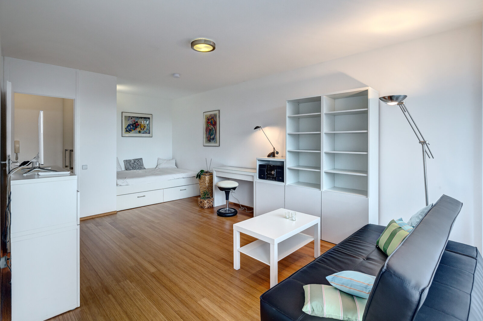 Spacious studio apartment for rent - Photo 4