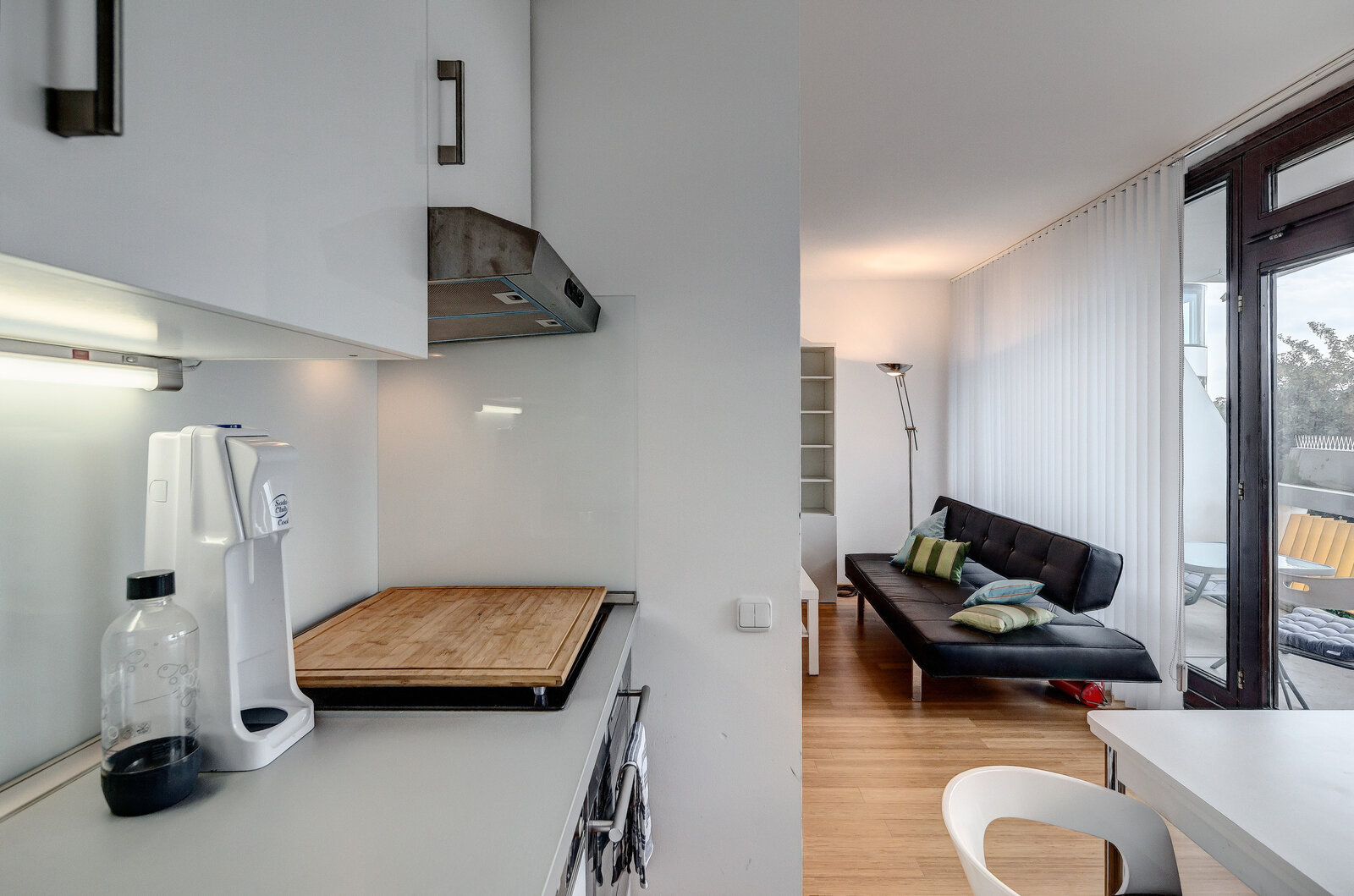Spacious studio apartment for rent - Photo 1