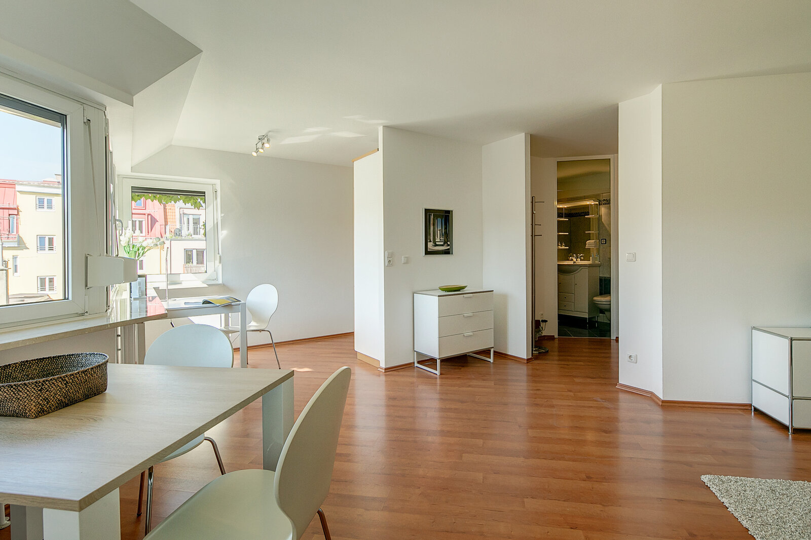 Centrally located apartment with washer-dryer - Photo 4