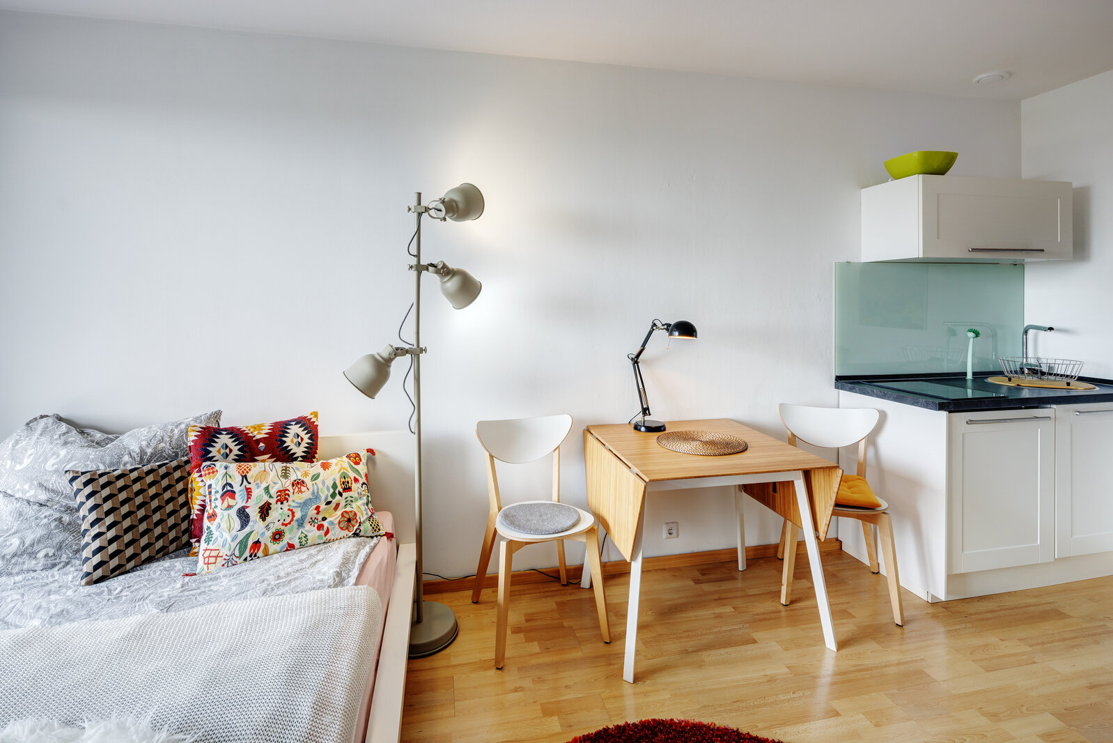 Sunny studio apartment near Rosenheimer Platz - Photo 1