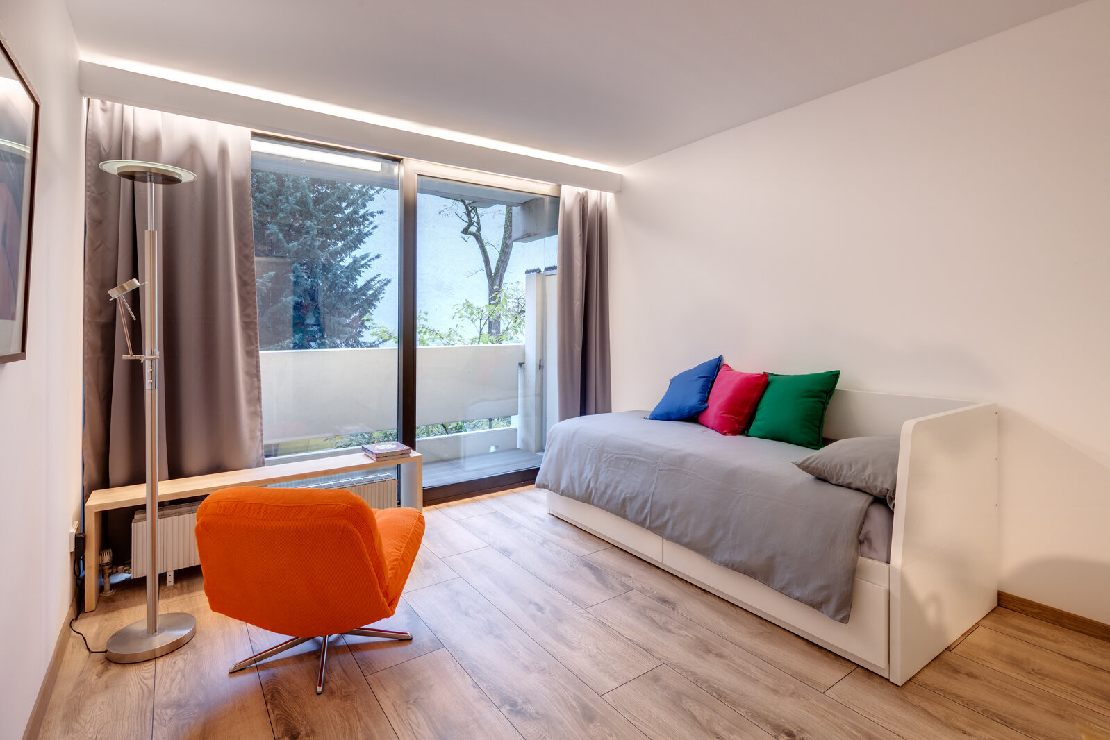 Across from the University - Furnished 1-room studio - Photo 3