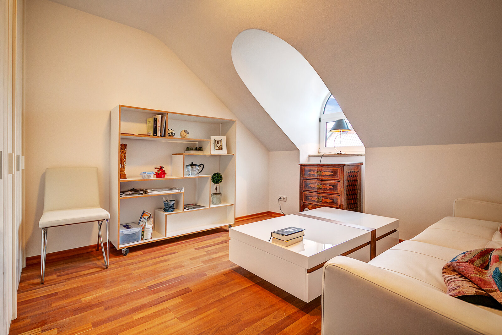 Light-flooded 3-room attic apartment for rent - Photo 4