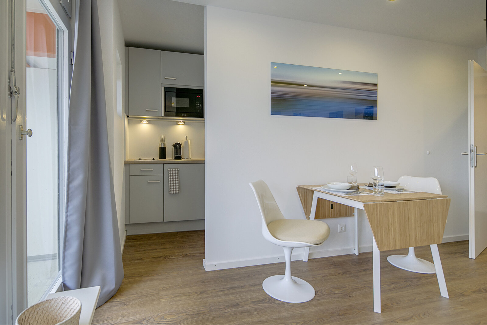 Bright and modern studio apartment with balcony - Photo 3