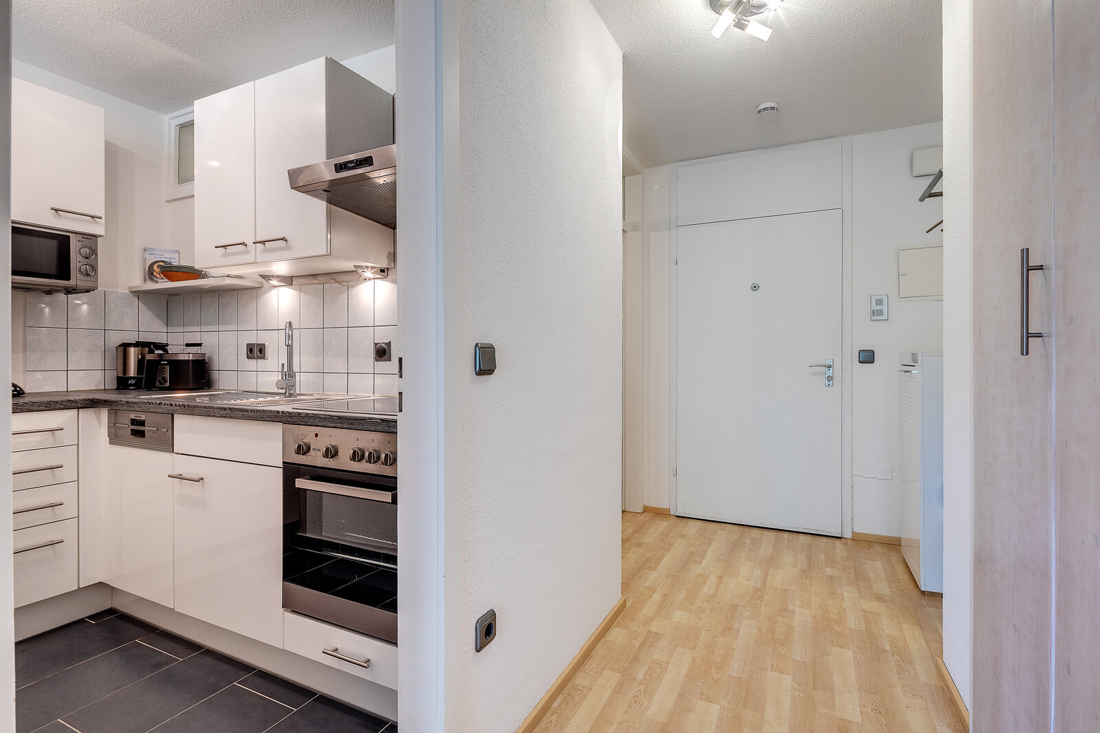 Spacious 1-room apartment with west-facing balcony for rent - Photo 5