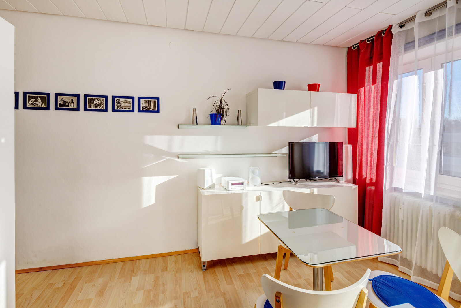 Au-Haidhausen: Bright apartment close to the Rosenheimer Platz - Photo 2