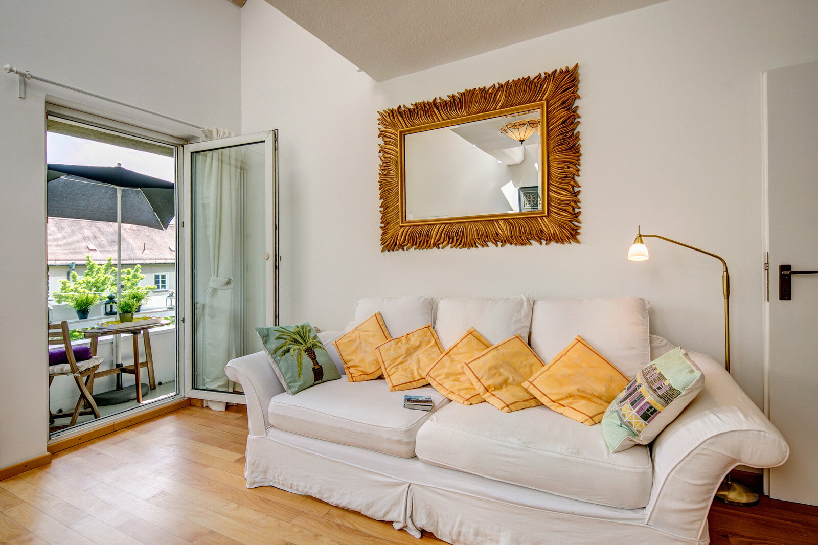 Two floors, two bedrooms, two baths, two entrances - Photo 1