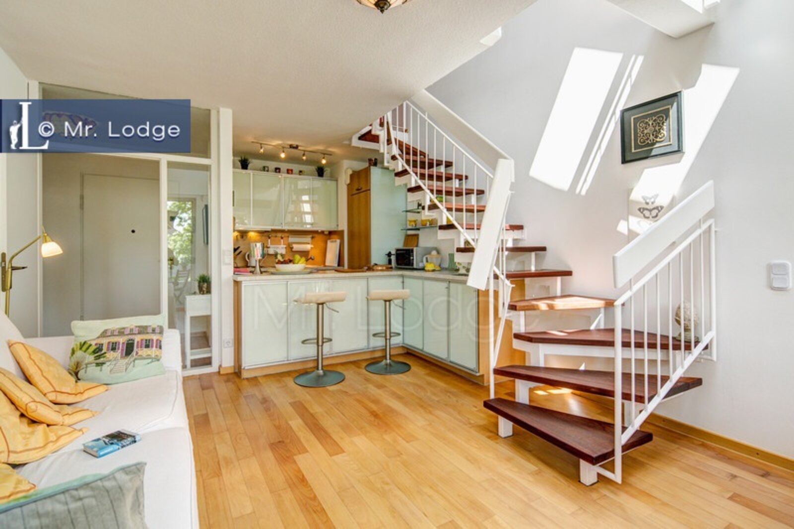 Two floors, two bedrooms, two baths, two entrances - Photo 4