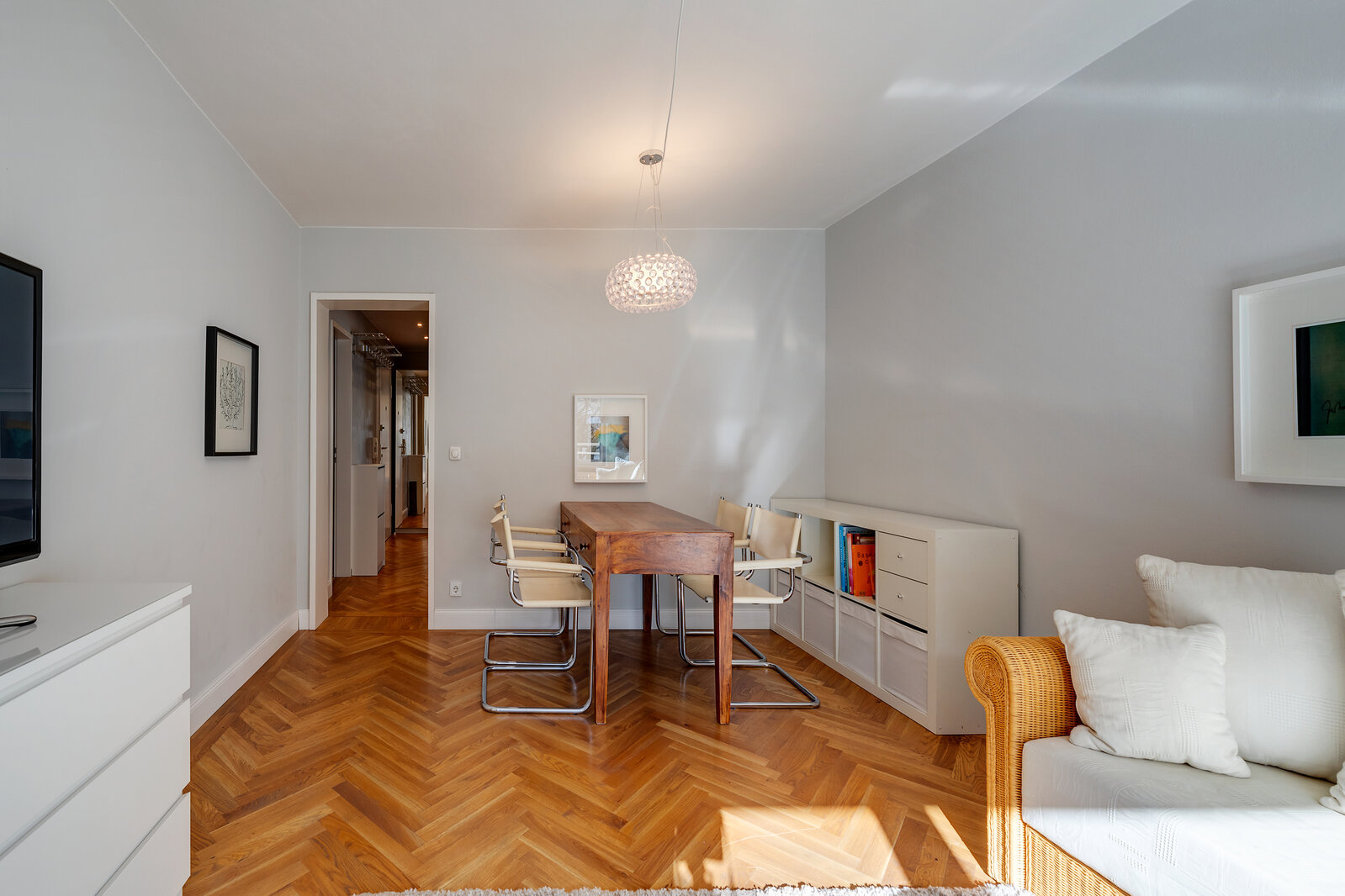 Bright 2-room apartment with south-loggia - Photo 4