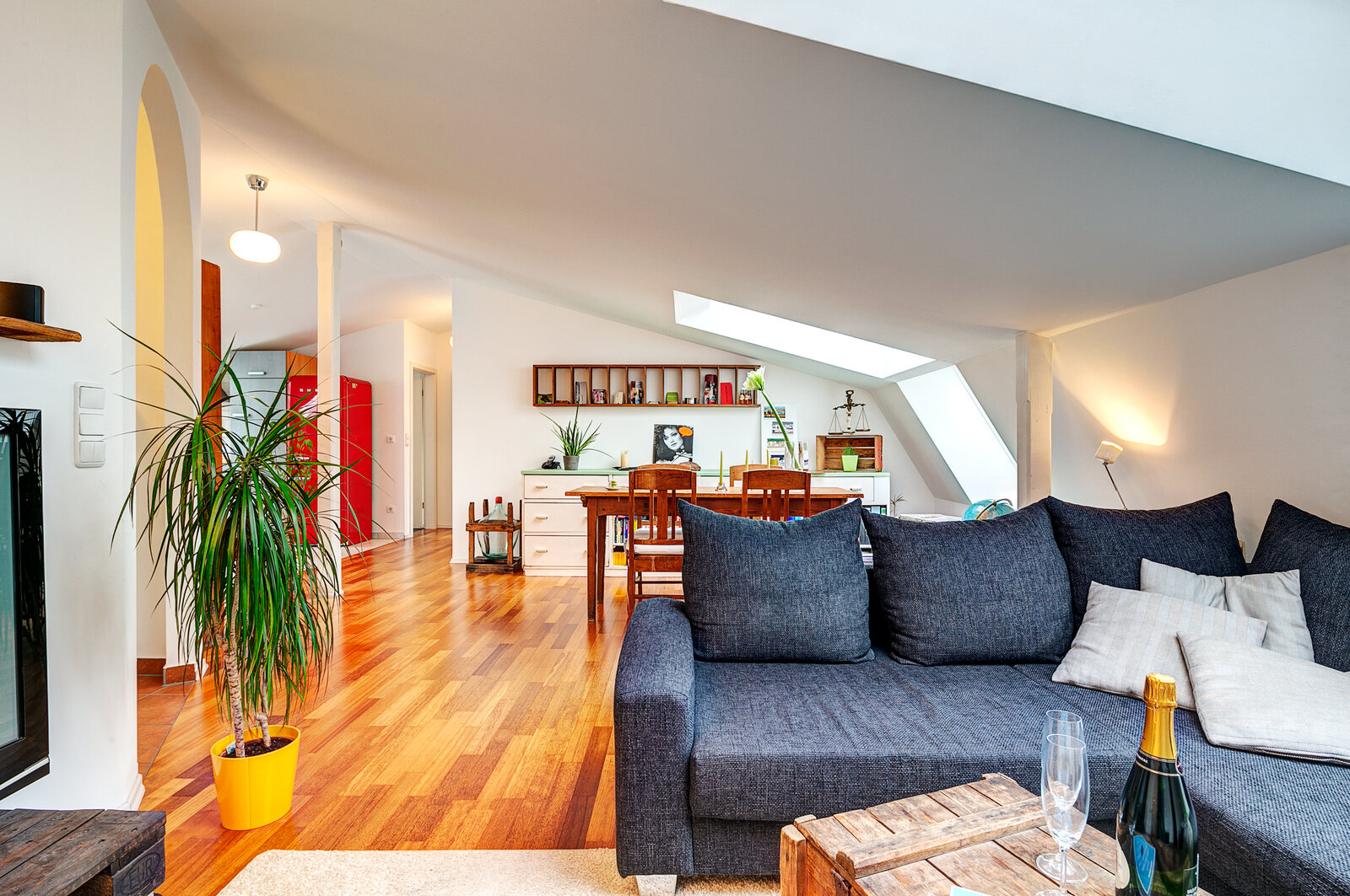 Light-flooded roof-terrace apartment for rent - Photo 3