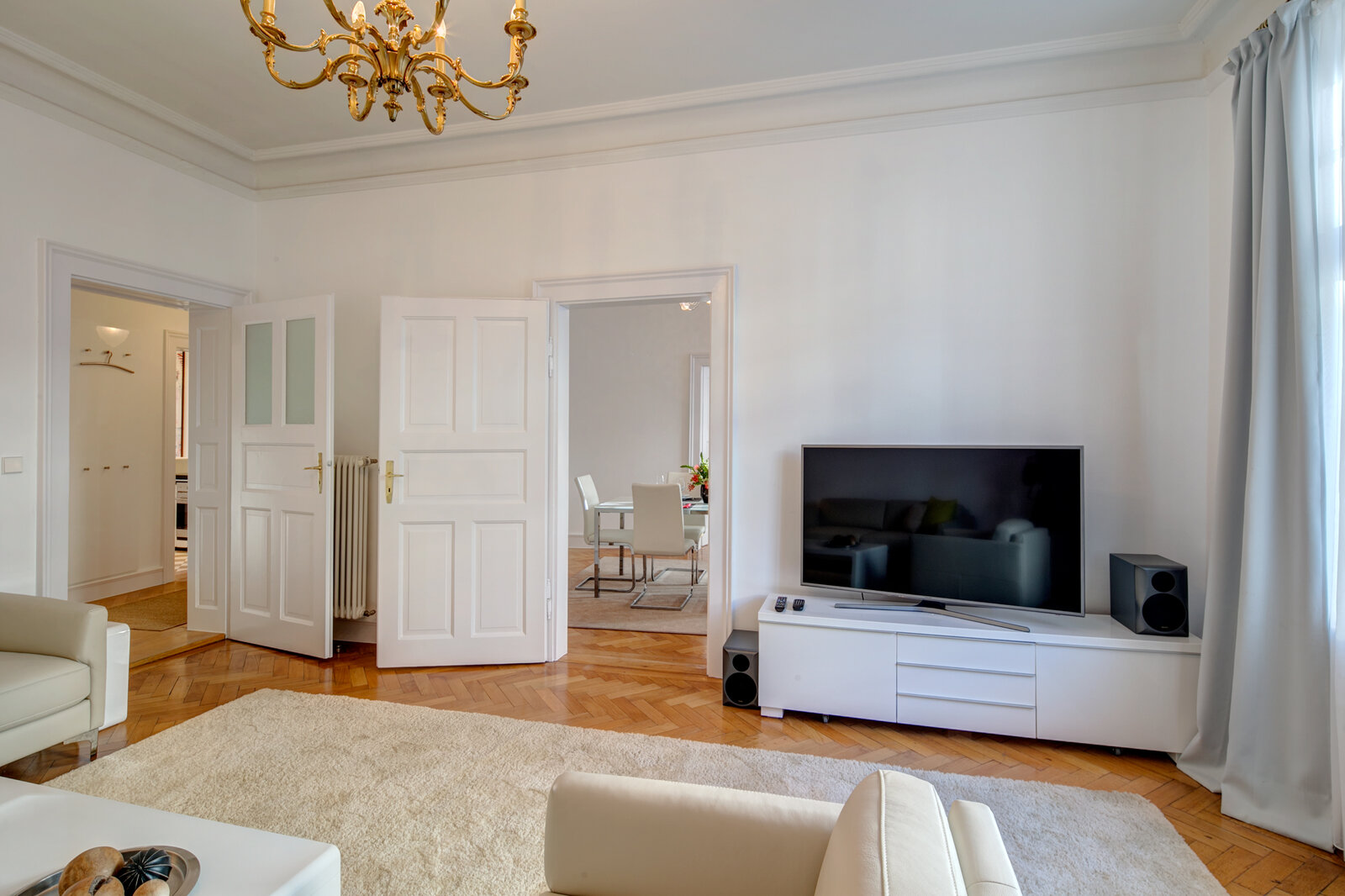 Historic 5-room apartment near Josephsplatz - Photo 2