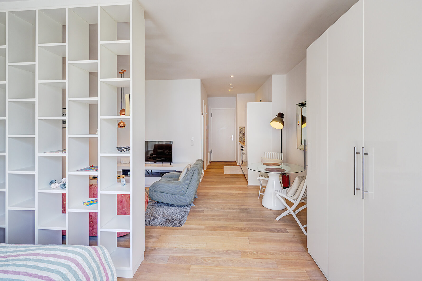 For rent: Bright city apartment with open sleeping area - Photo 4