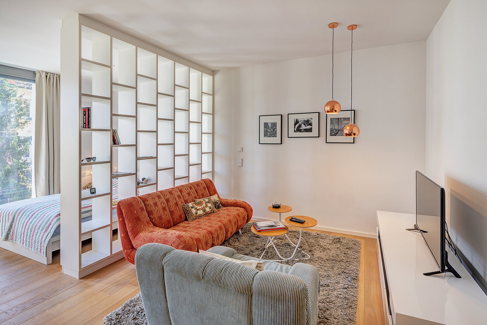 For rent: Bright city apartment with open sleeping area - Photo 1