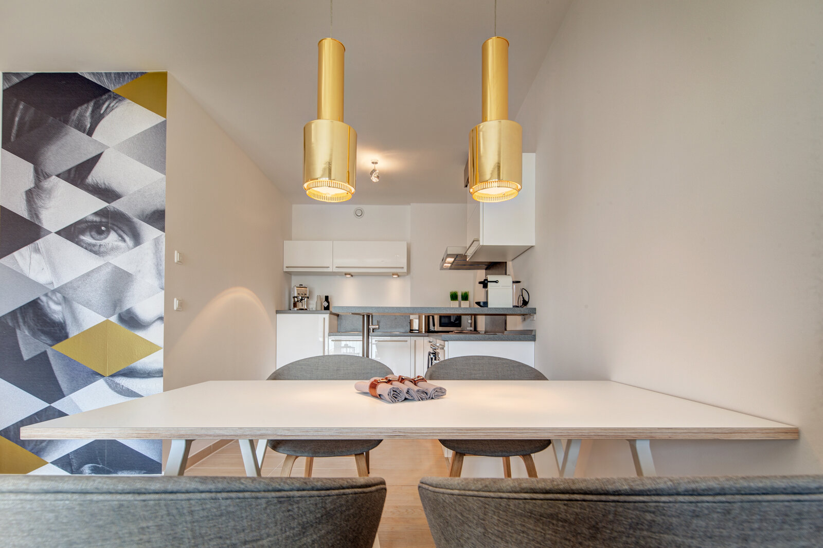 Brand new apartment: absolutely beautiful, central - Photo 4