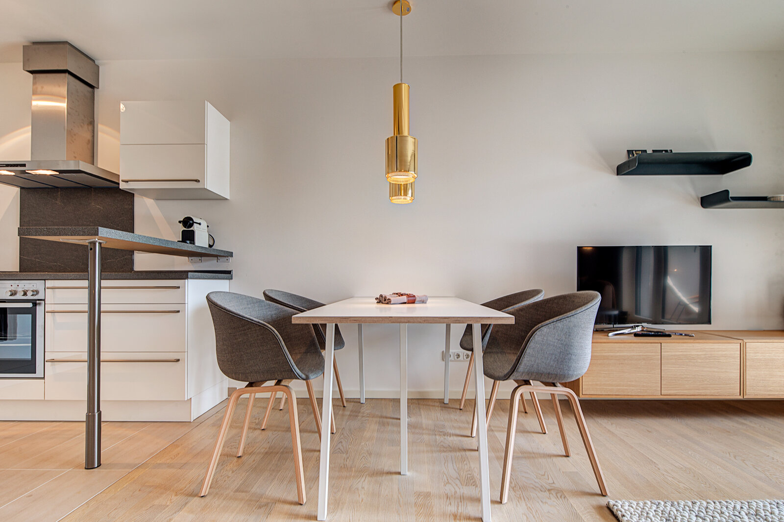 Brand new apartment: absolutely beautiful, central - Photo 5