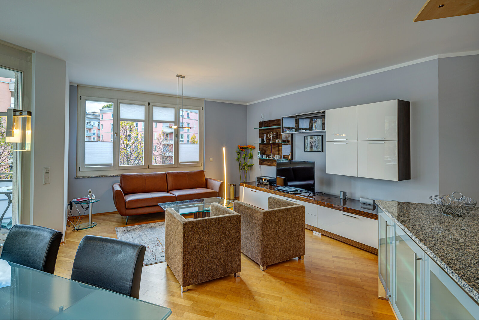 Furnished 4-room family apartment in great area - Photo 2