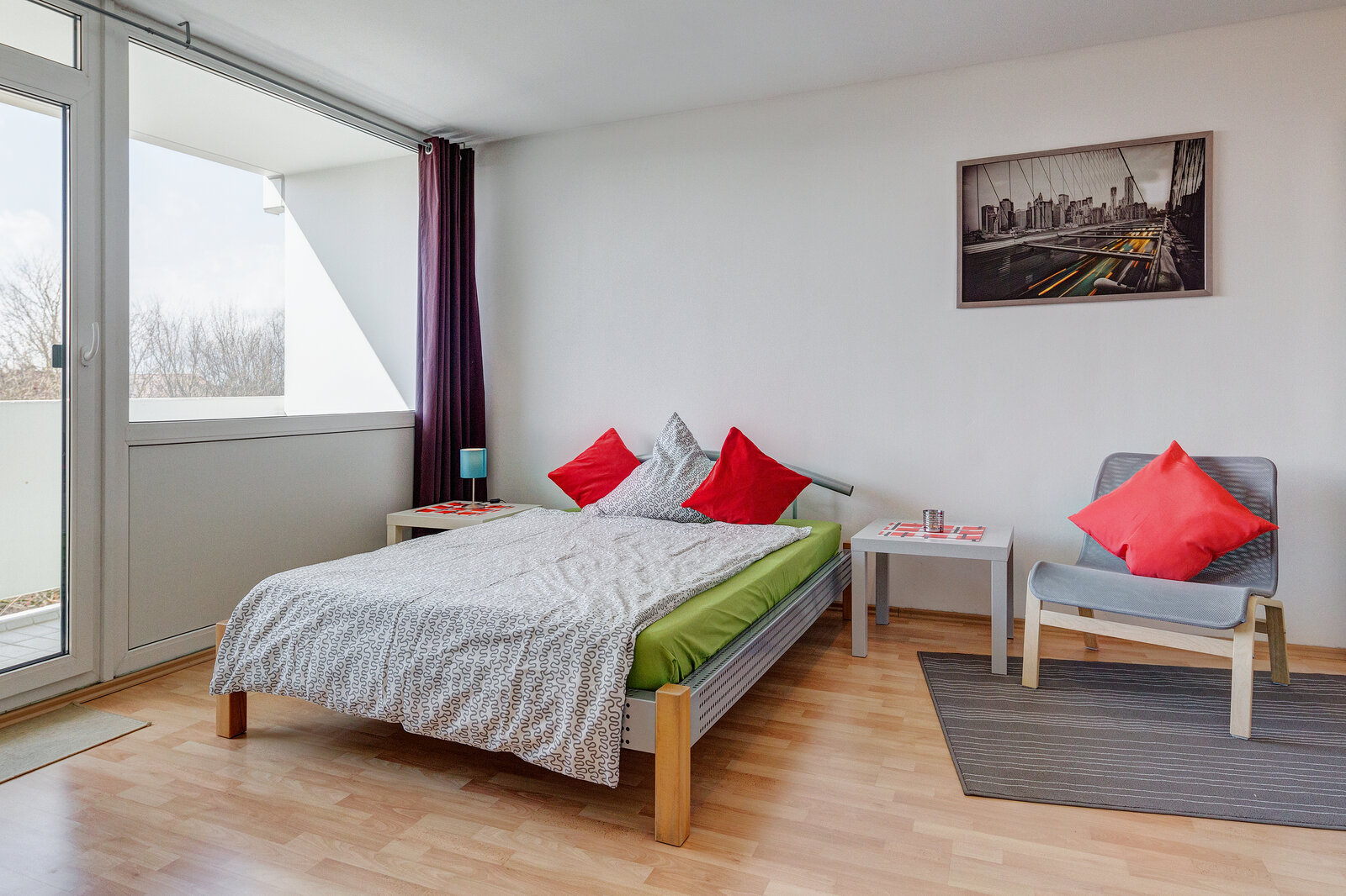 Bright apartment with southwest facing balcony - Photo 4