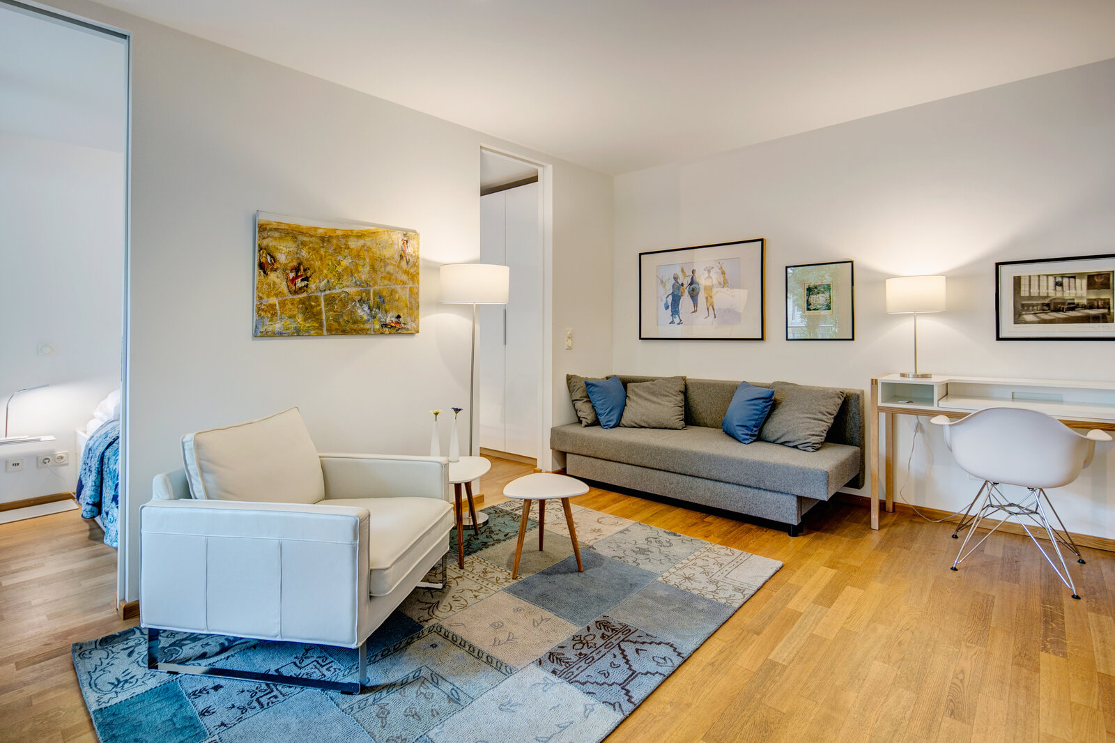 Tastefully furnished apartment with balcony - Photo 3