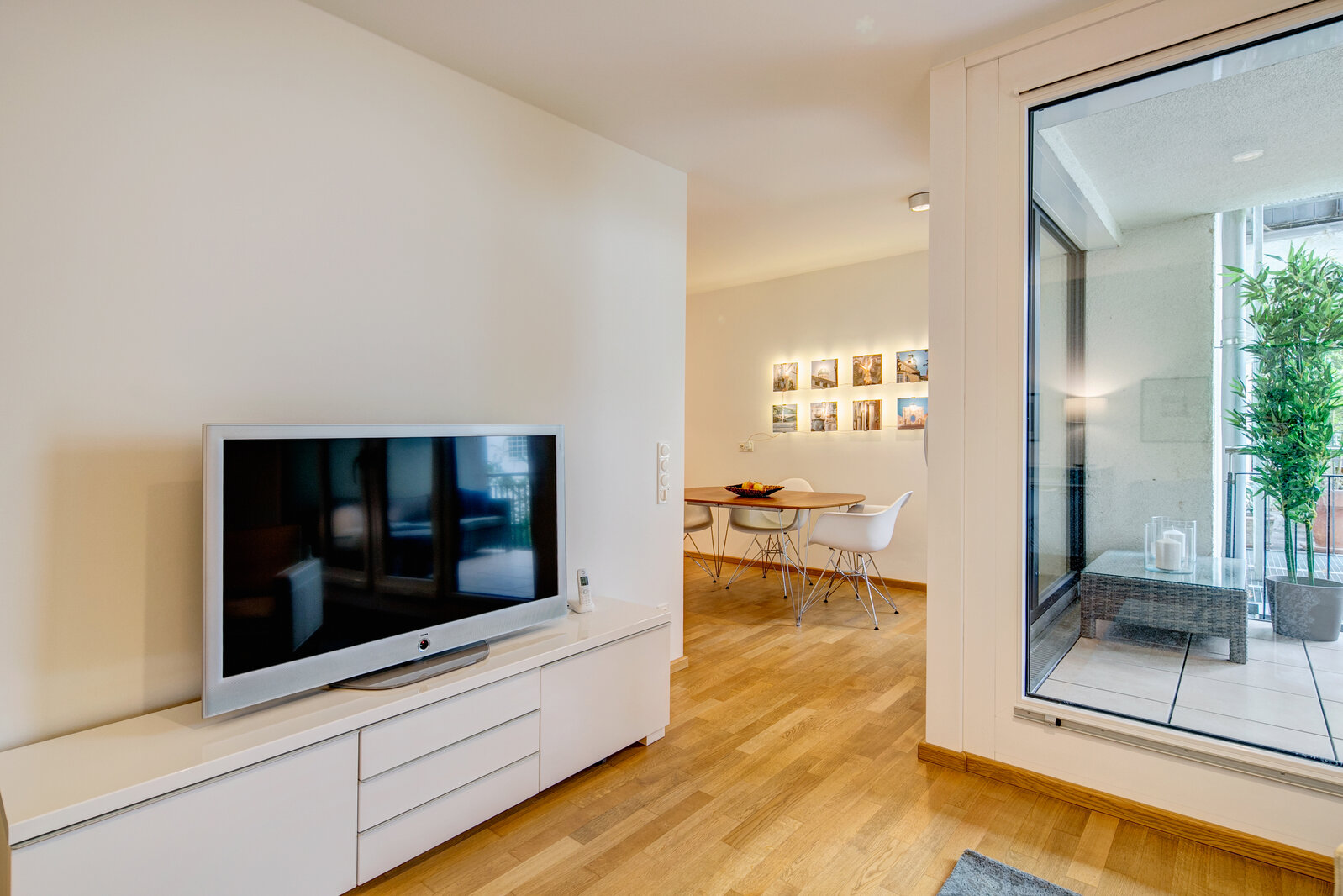 Tastefully furnished apartment with balcony - Photo 4