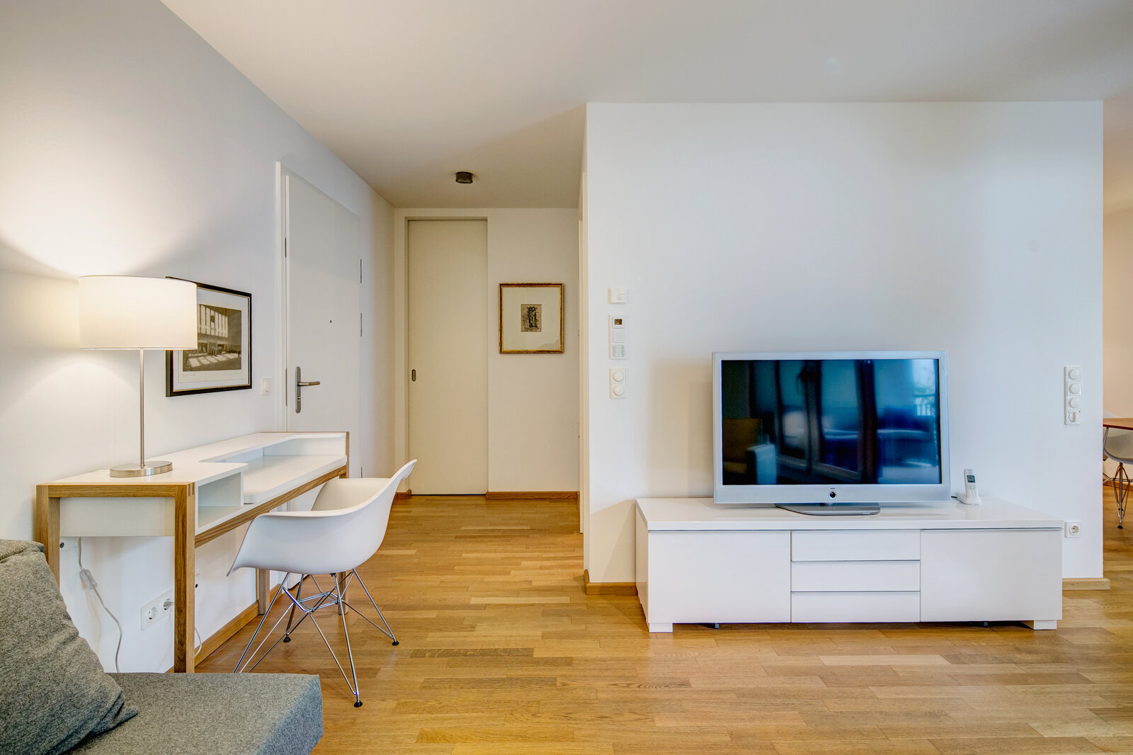 Tastefully furnished apartment with balcony - Photo 1