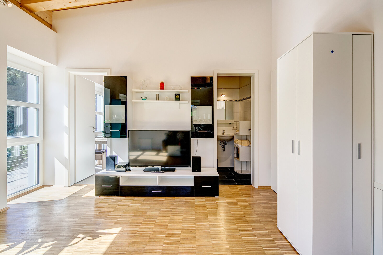 Near Ottobrunn: Light-flooded 2-room apartment - Photo 4