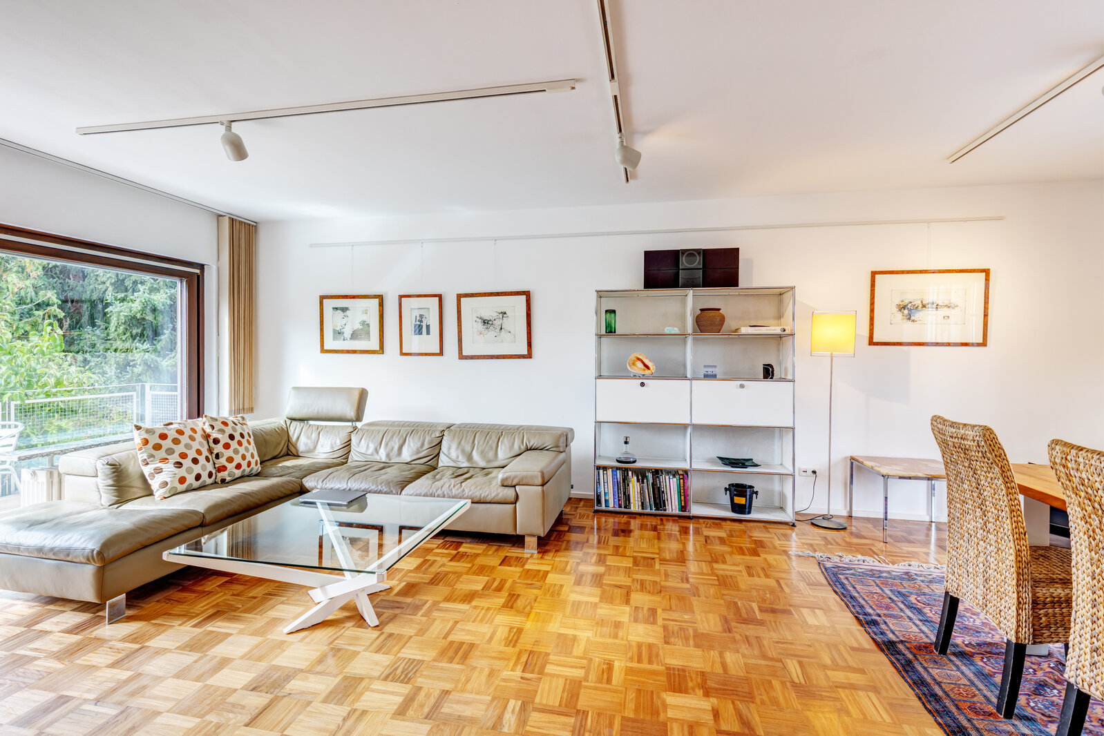 Bright and inviting 2-room apartment - Photo 1