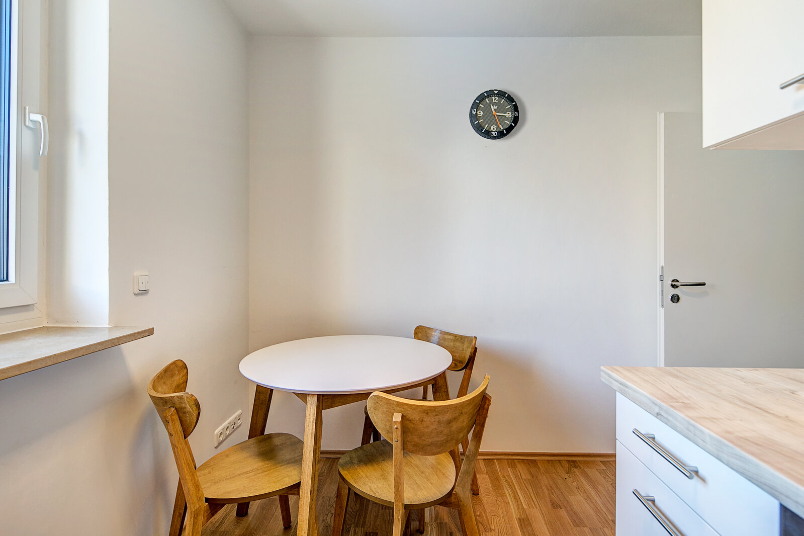 Spacious, furnished studio apartment - Photo 1