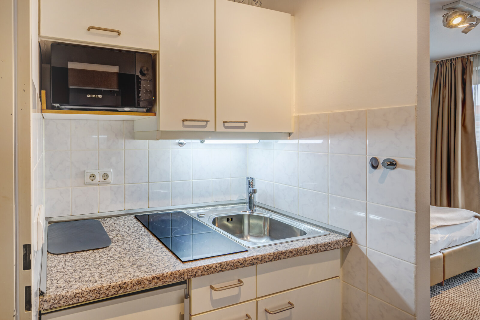 Central location near main station: Apartment within hotel - Photo 4
