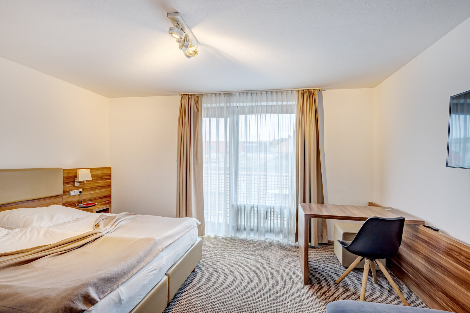 Central location near main station: Apartment within hotel - Photo 3