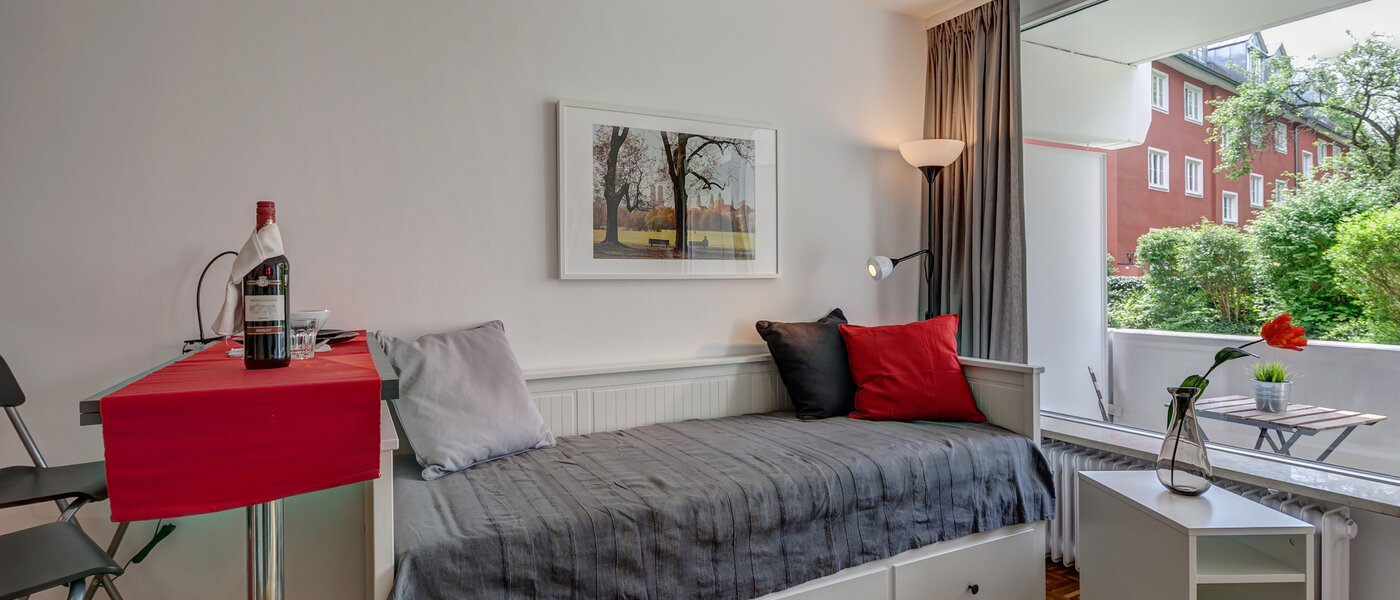 studio München Schwabing-Nord (zw. Leopoldstraße & Englischen Garten) 01 sleeping area 10010