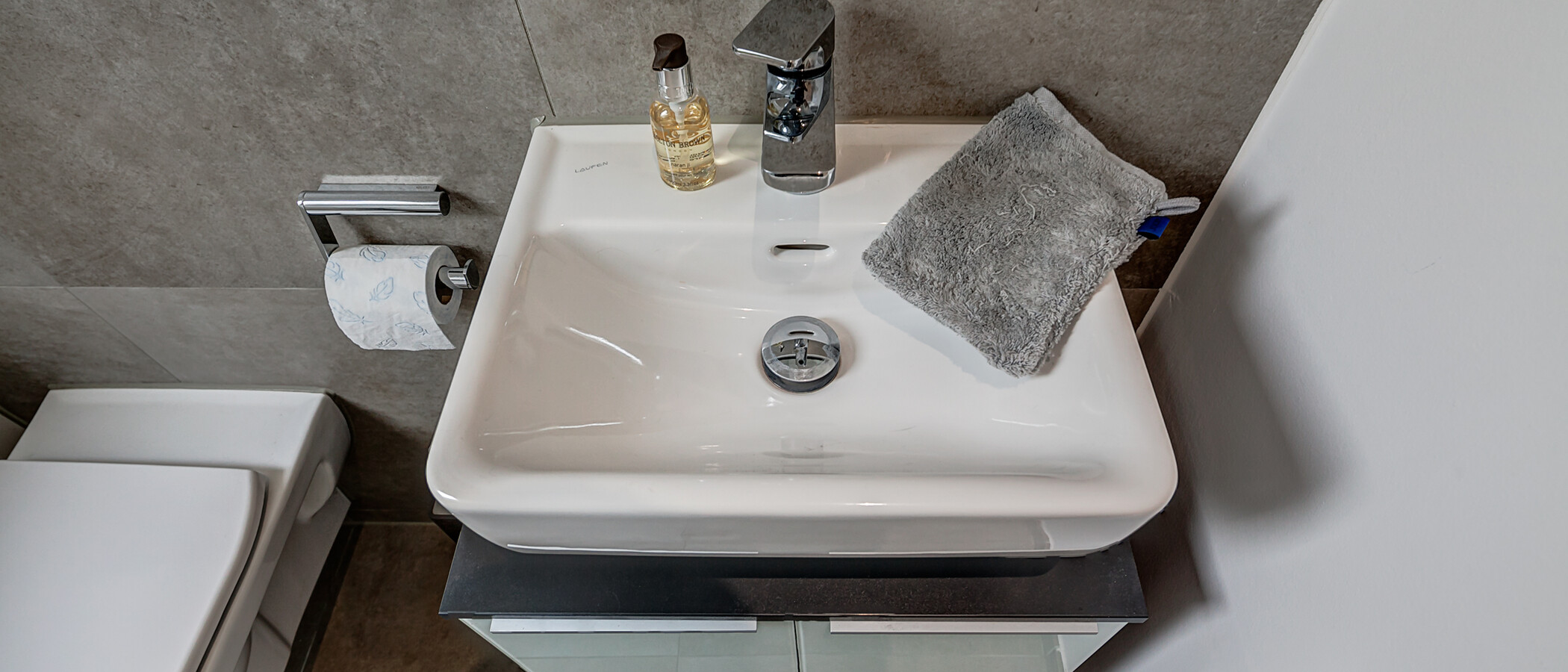 gallery apartment  München Schwabing (rechts der Leopoldstraße) 02 guest toilet 10012