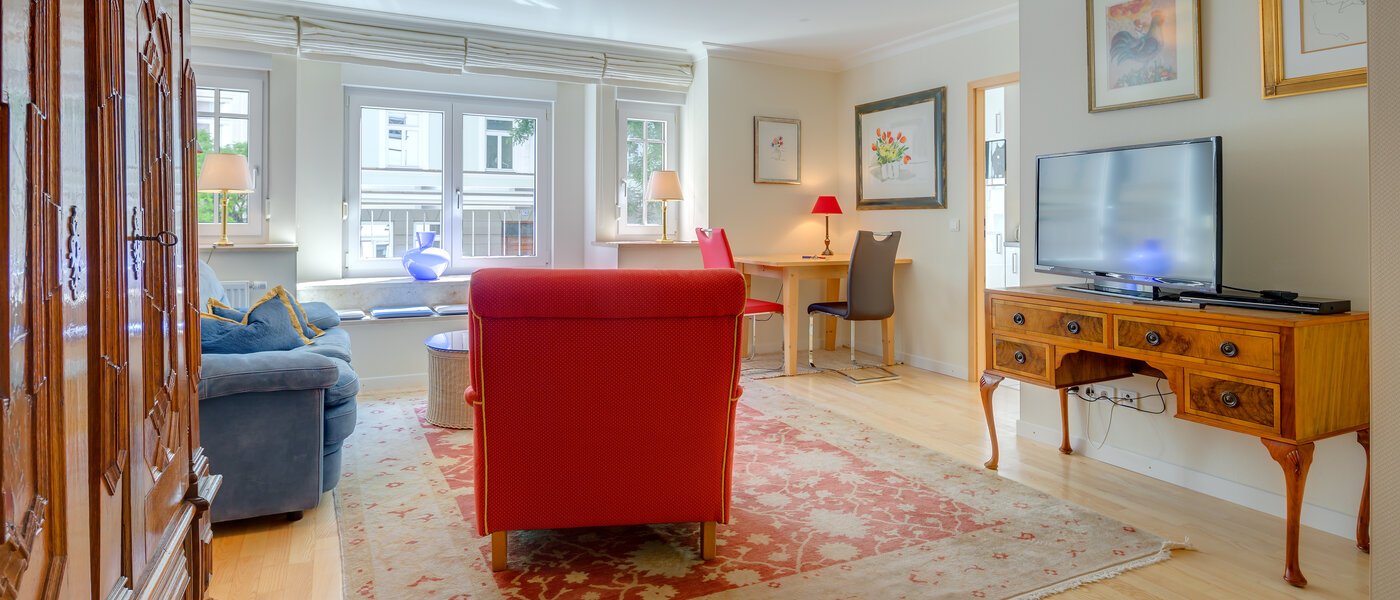 apartment München Neuhausen 02 living room 10045