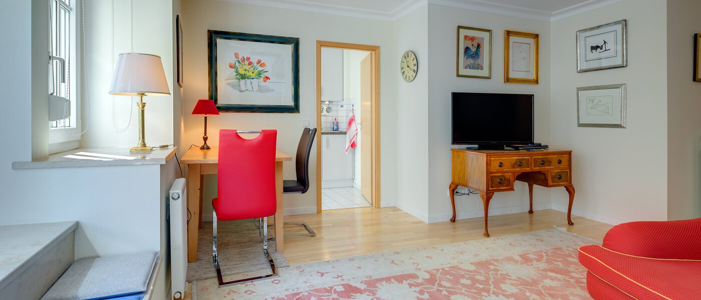 apartment München Neuhausen 03 living room 10045