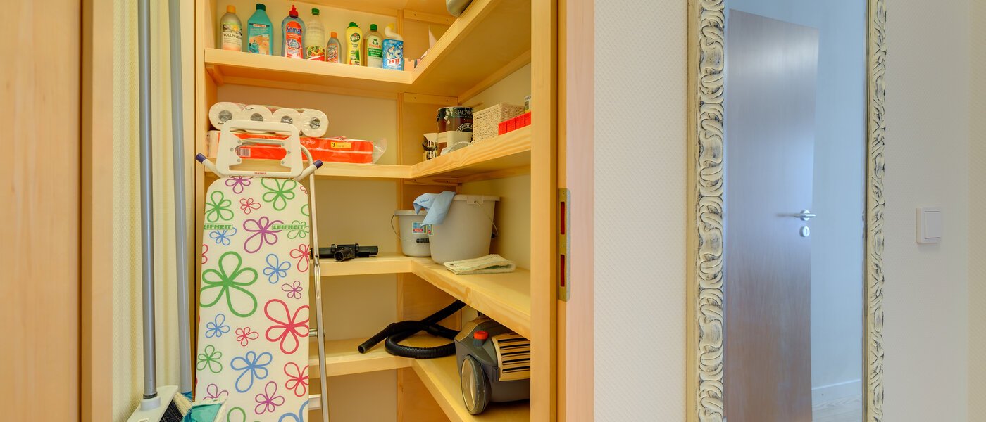 apartment München Neuhausen 01 storage room 10045