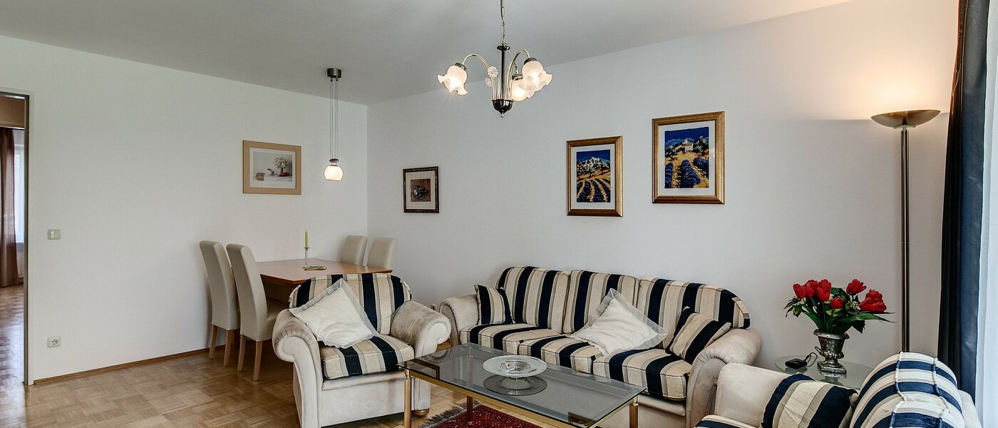 apartment München Freimann 04 living room 1005