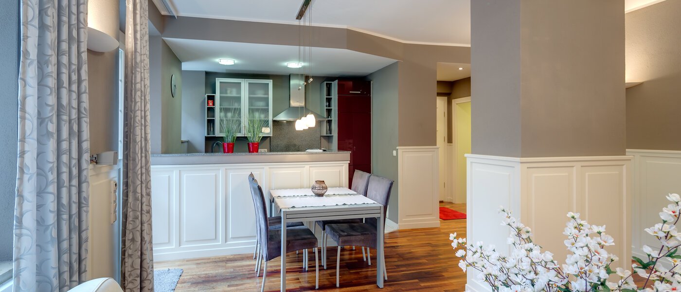 apartment with garden 	 München Schwabing-West (rund um den Bonner Platz) 04 living room 10060