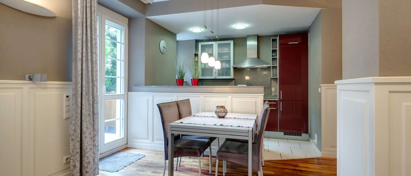 apartment with garden 	 München Schwabing-West (rund um den Bonner Platz) 05 living room 10060