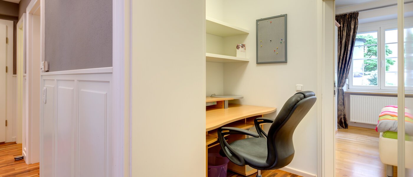 apartment with garden 	 München Schwabing-West (rund um den Bonner Platz) 01 office area 10060