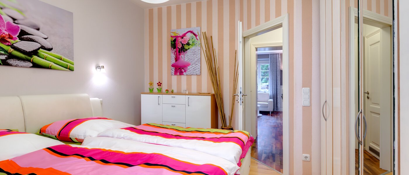 apartment with garden 	 München Schwabing-West (rund um den Bonner Platz) 04 sleeping area 10060