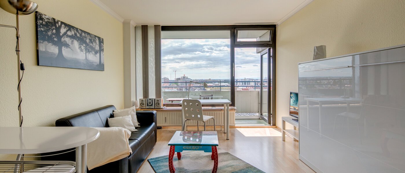 apartment München Haidhausen 02 living area 10075