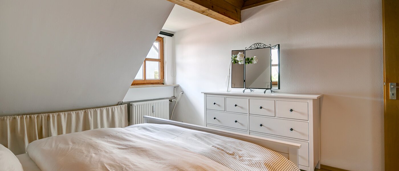 attic apartment München Obermenzing 02 sleeping area 10079