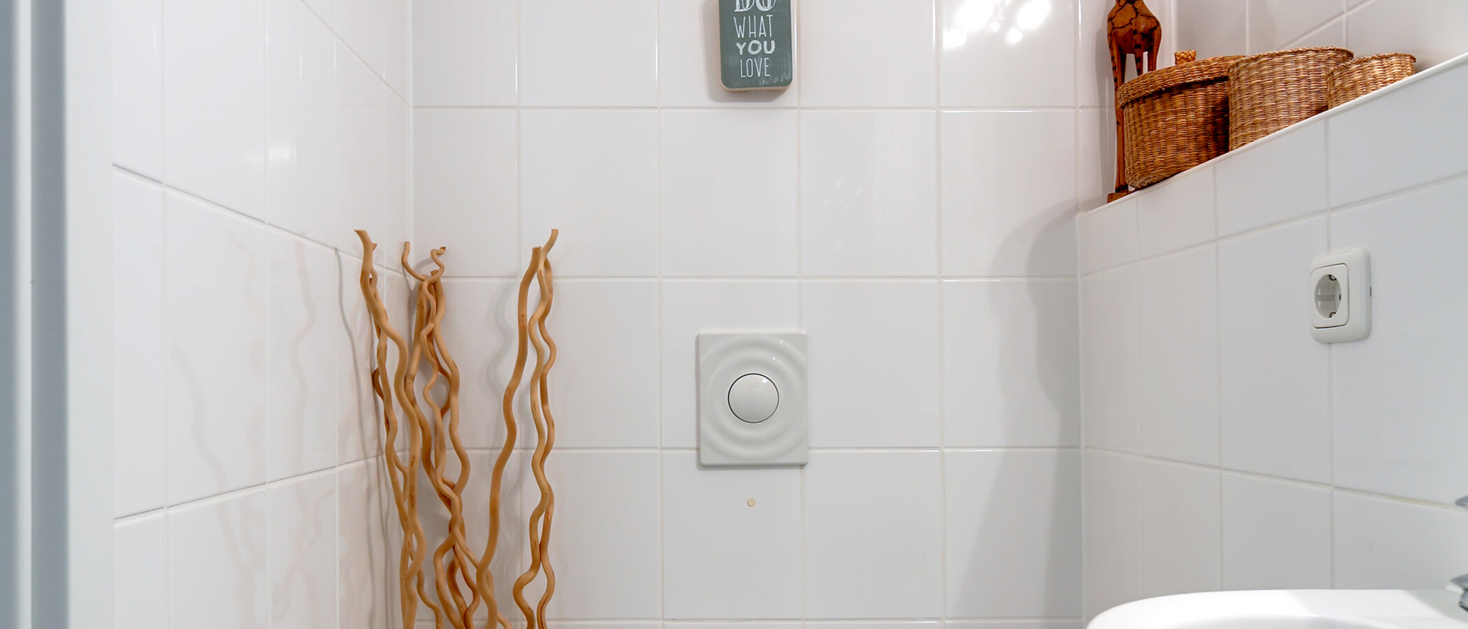 apartment München Thalkirchen 01 guest toilet 10090
