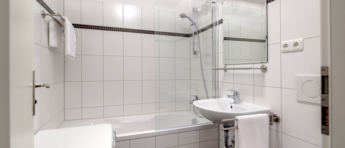 apartment München Obersendling 01 bathroom 10120