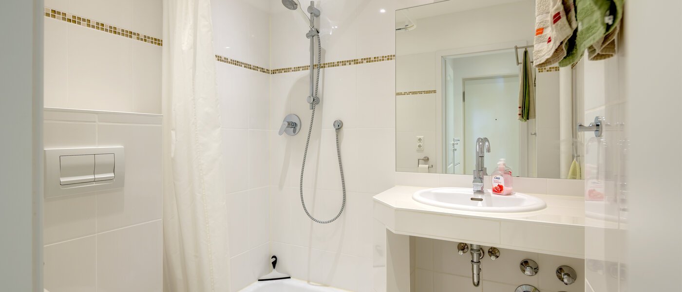 apartment München Haidhausen 01 bathroom 10123