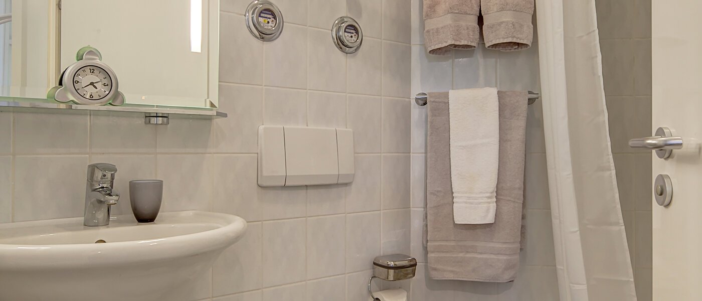 apartment München Neuhausen 01 bathroom 10124