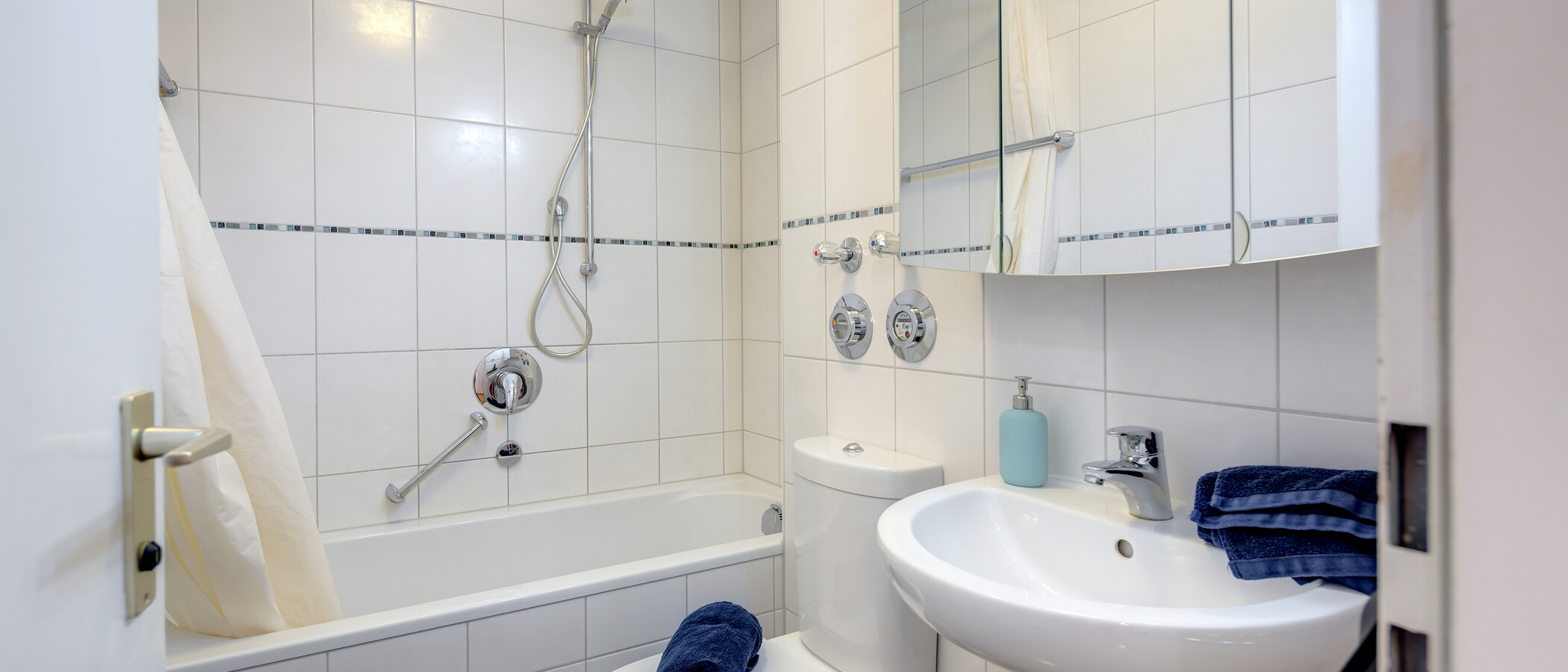 apartment München Schwabing-West 01 bathroom 10148