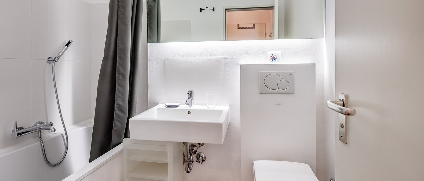 apartment München Schwabing-West (rund um den Hohenzollernplatz) 01 bathroom 10175